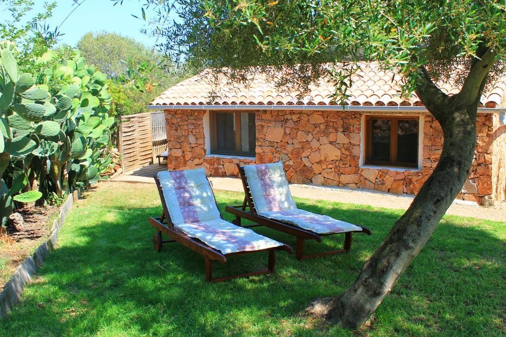 Caseddu Di Poggiale Bed & Breakfast Figari  Rom bilde