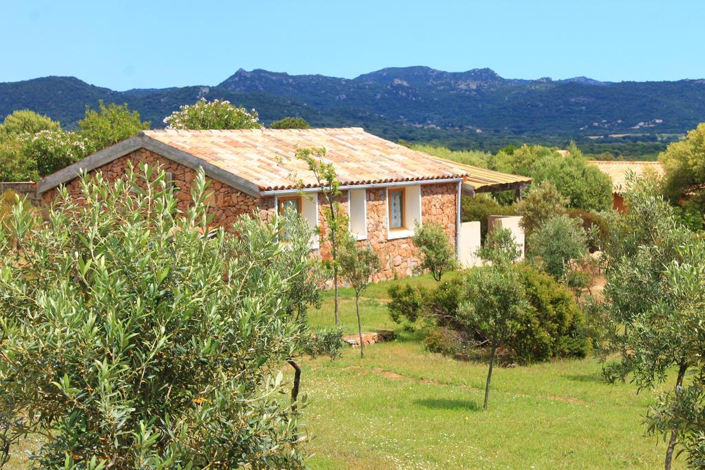 Caseddu Di Poggiale Bed & Breakfast Figari  Rom bilde